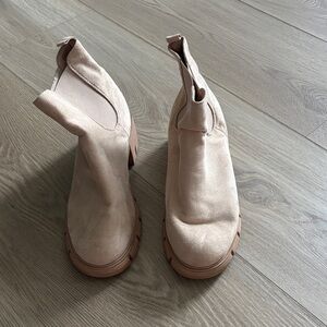 Women's Chunky Chelsea Ankle Boots in Light Peachy Beige